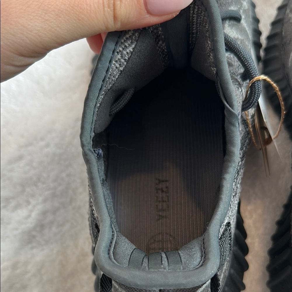 NWT Adidas Adult Yeezy Boost 350 V2 - Black and Gray - Picture 6 of 7
